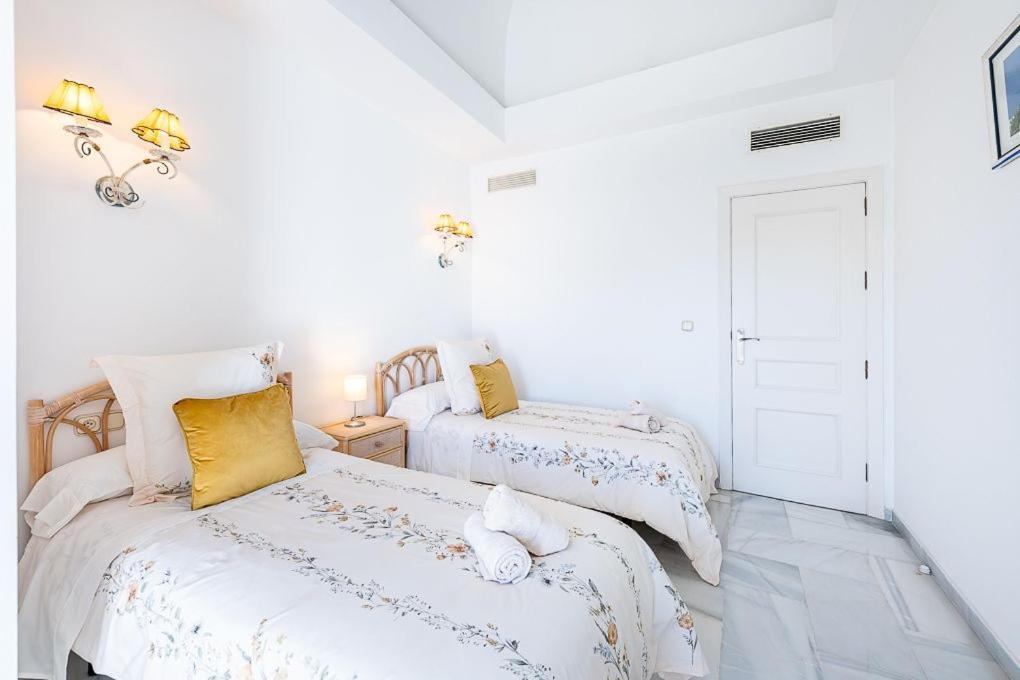 Puerto De Benalmadena Apartamento Vacacional Con Vistas Al Mar Y Yates Tres Habitaciones 2 Banos Exterior photo