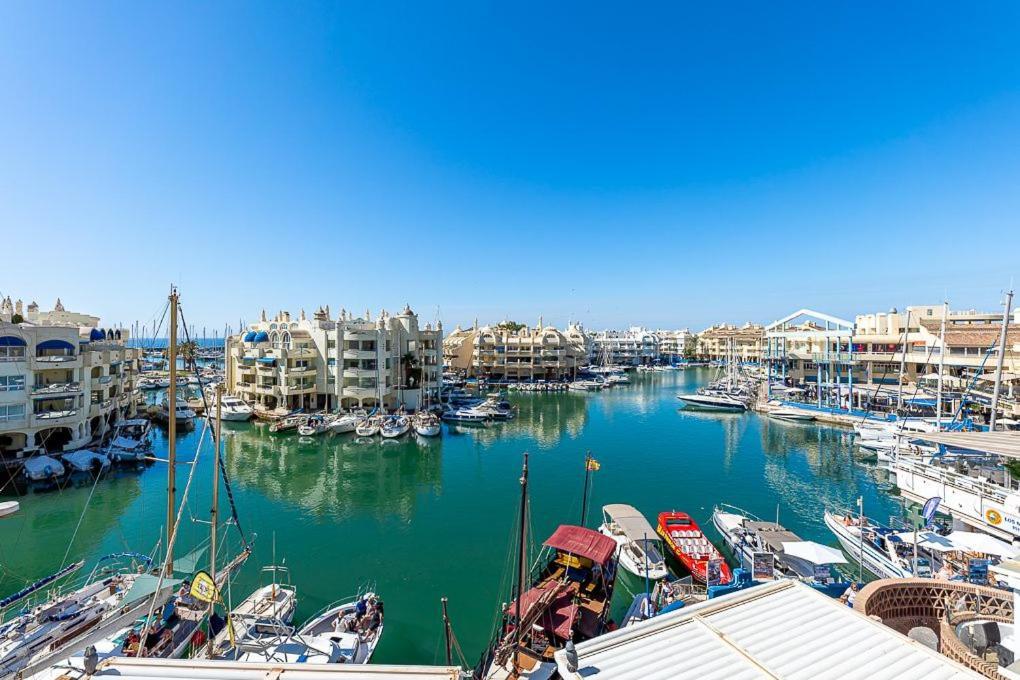 Puerto De Benalmadena Apartamento Vacacional Con Vistas Al Mar Y Yates Tres Habitaciones 2 Banos Exterior photo